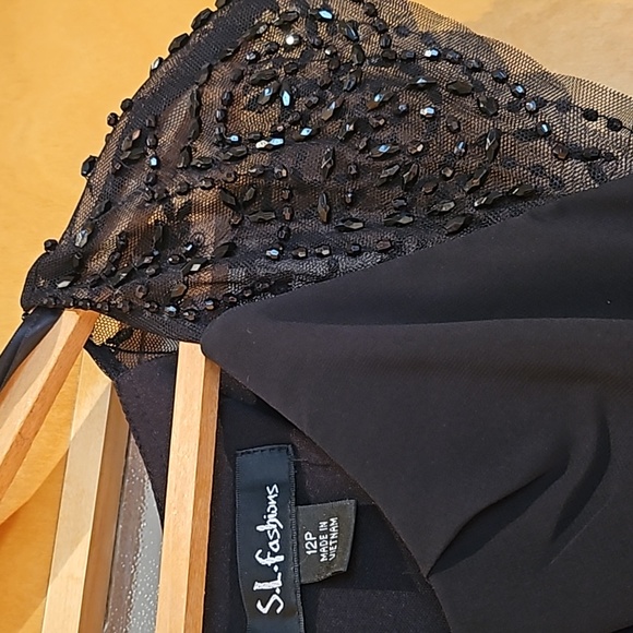 🖤 Black Evening Dress - Picture 6 of 10